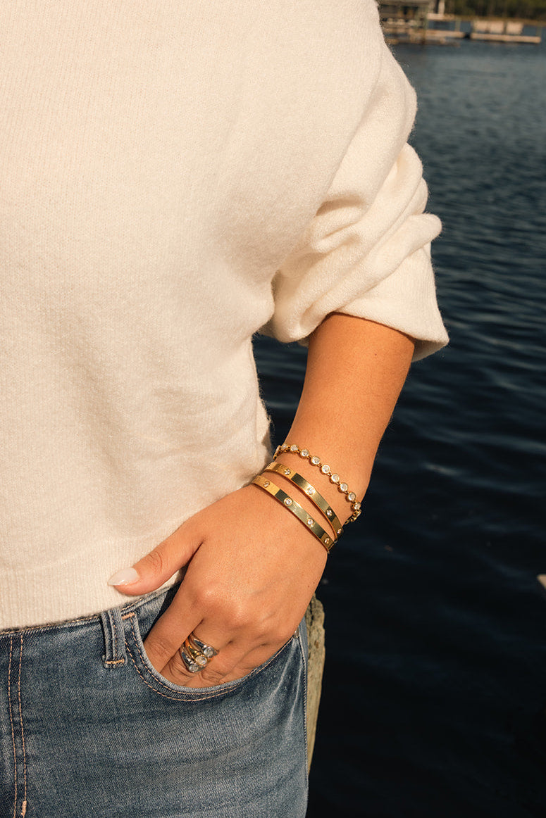 Villa Bezel Diamond Bangle